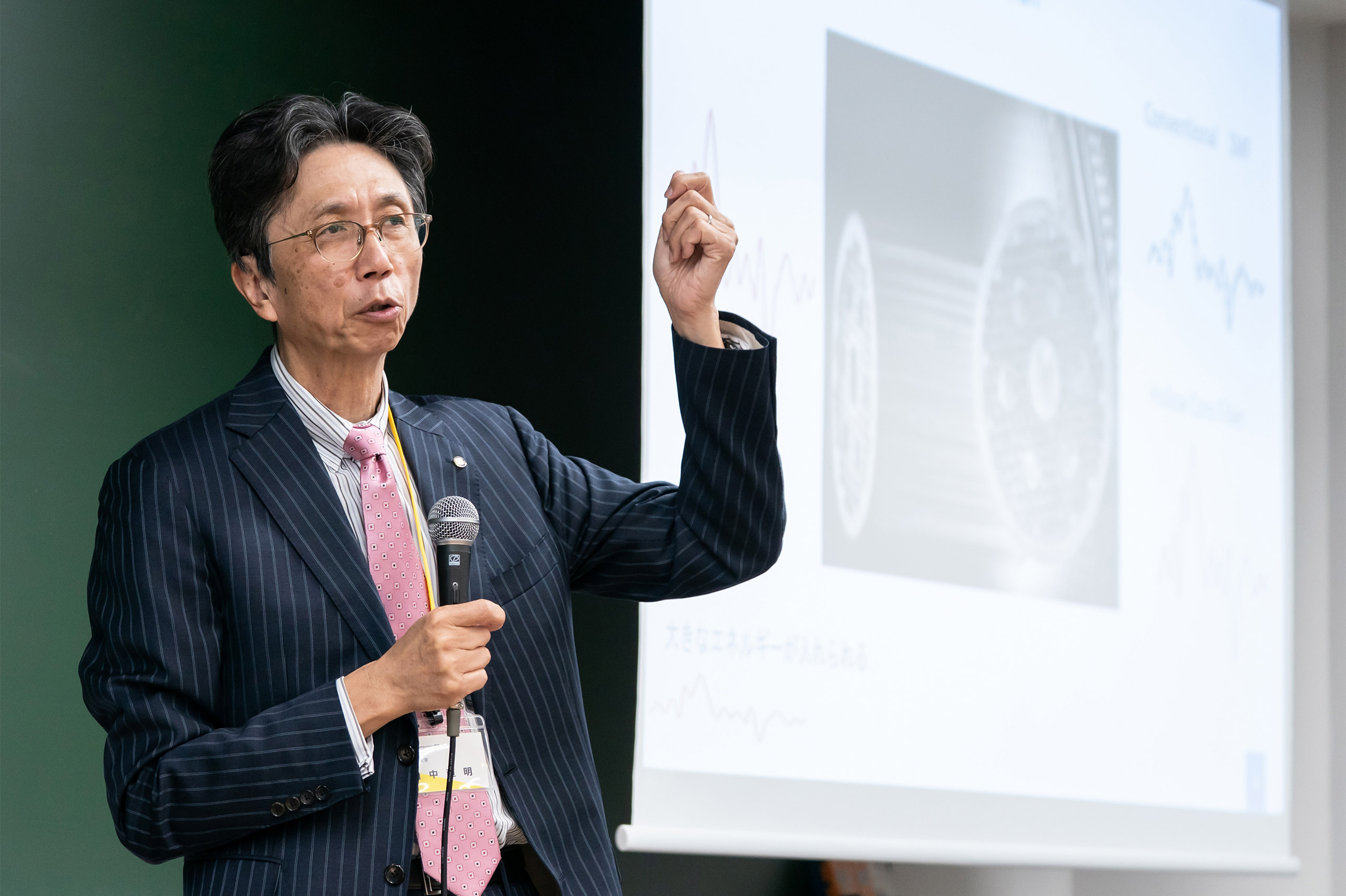 未来光ネットワークオープン研究センター所長 山中直明特任教授