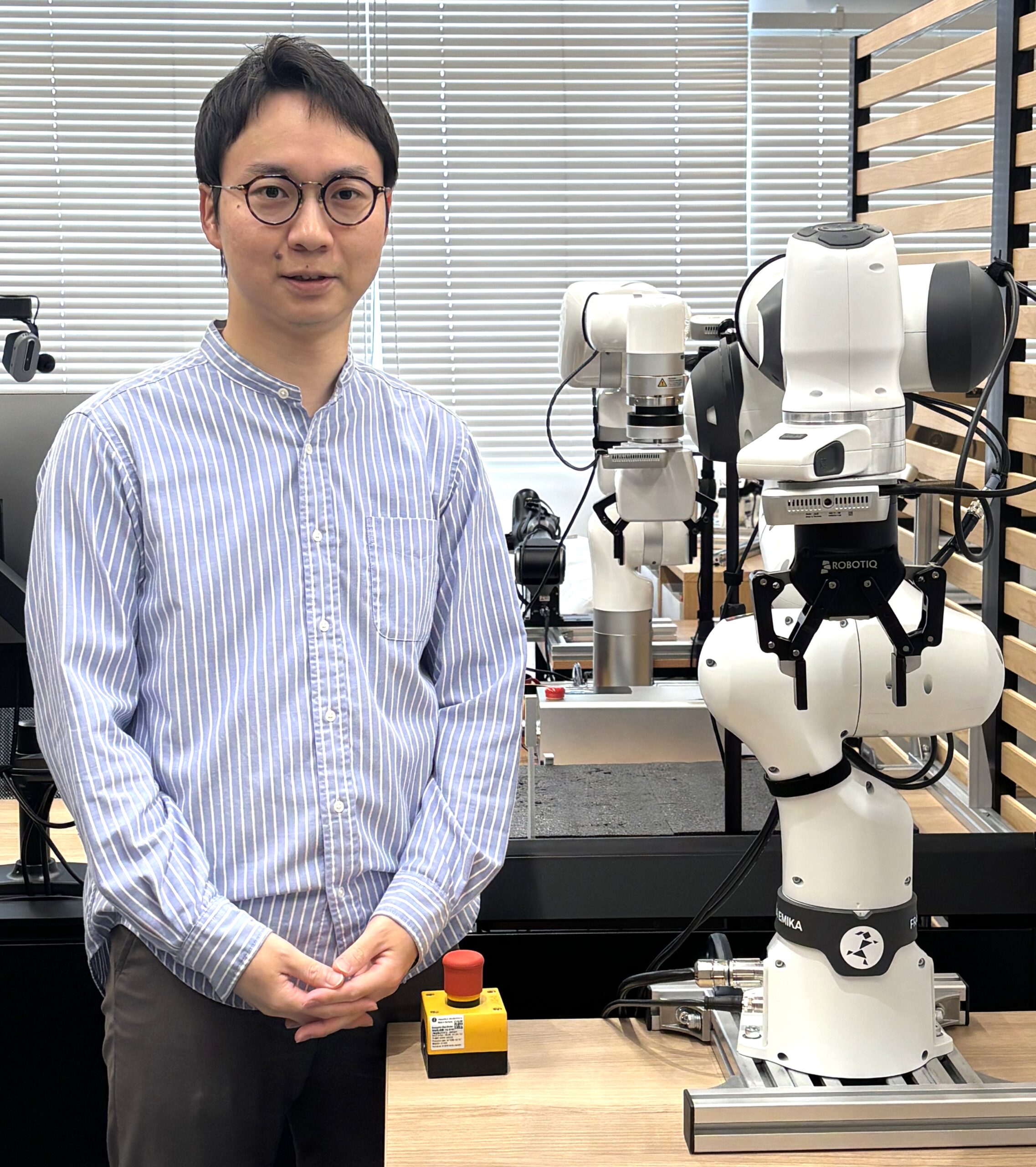村田研究室ロボットと共に